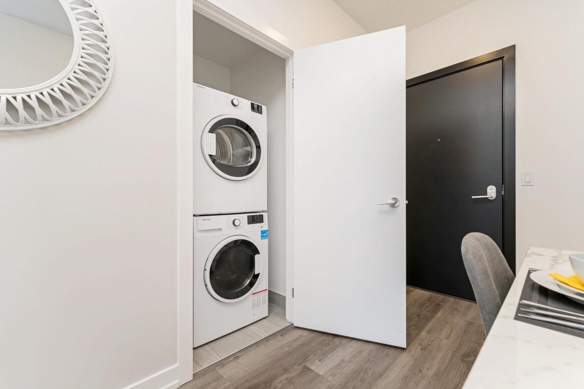 키치너 Luxury 1Br King Bed Unit - Private Balcony 아파트 외부 사진