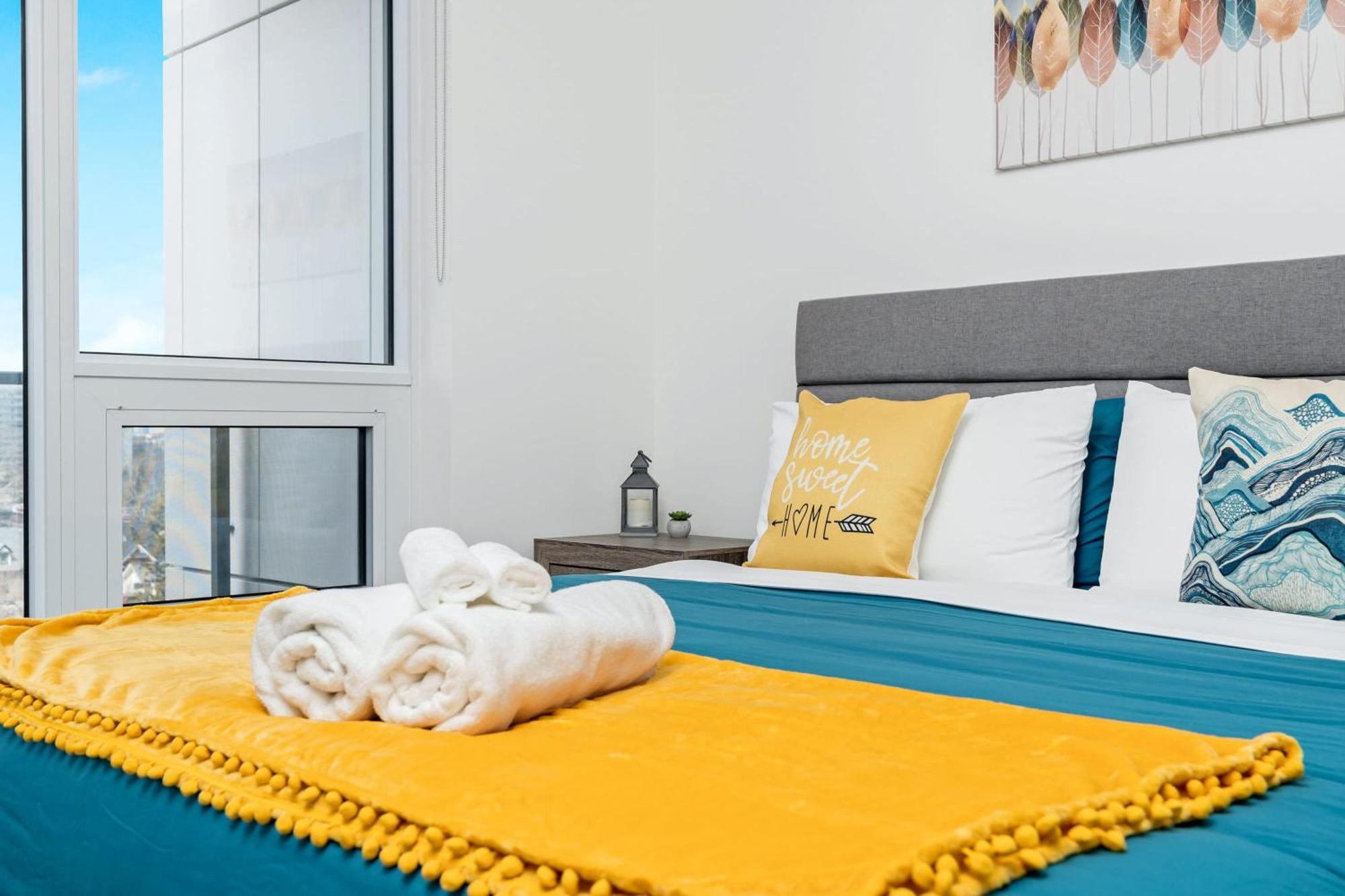 키치너 Luxury 1Br King Bed Unit - Private Balcony 아파트 외부 사진
