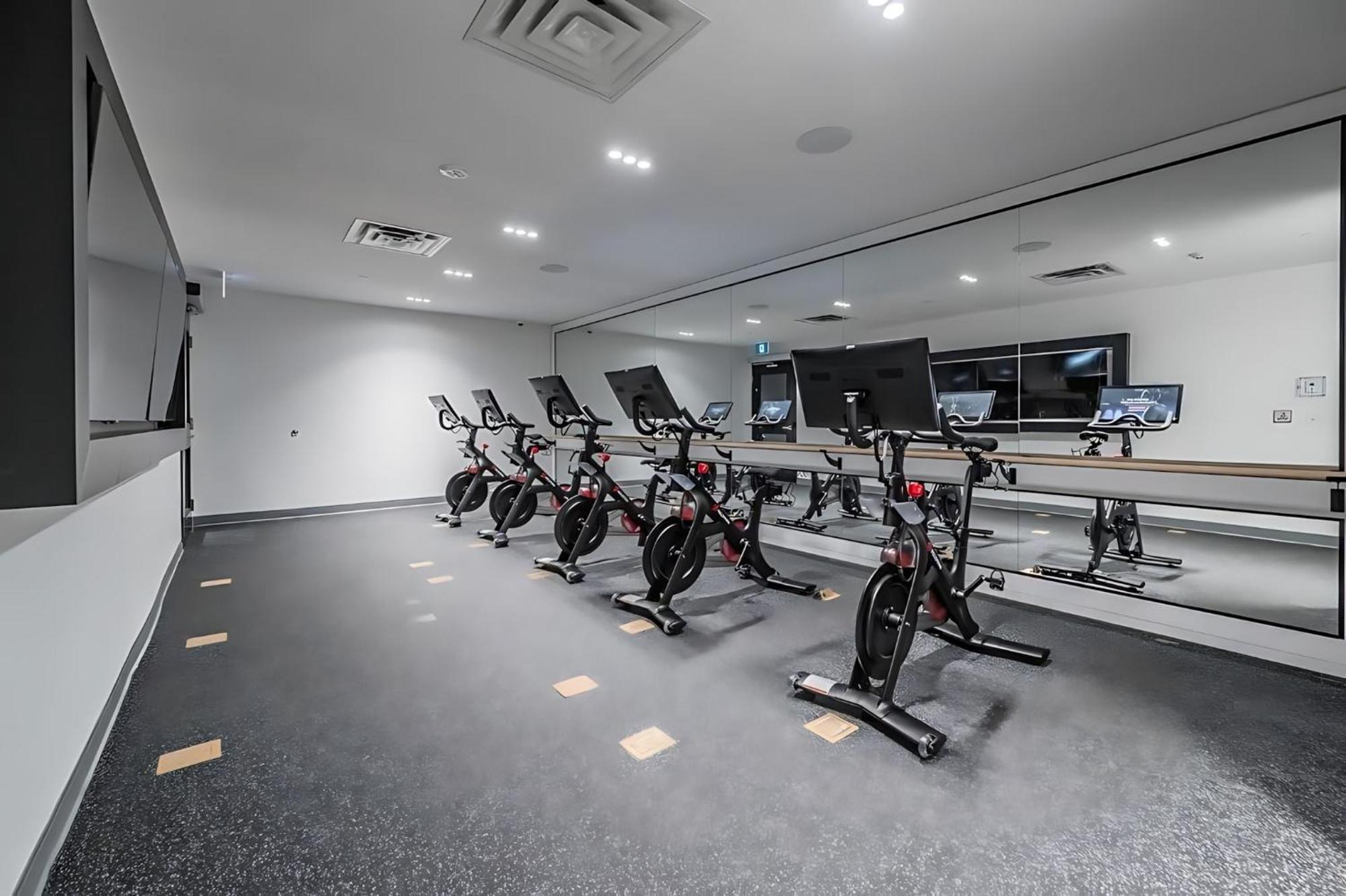 키치너 Luxury 1Br King Bed Unit - Private Balcony 아파트 외부 사진