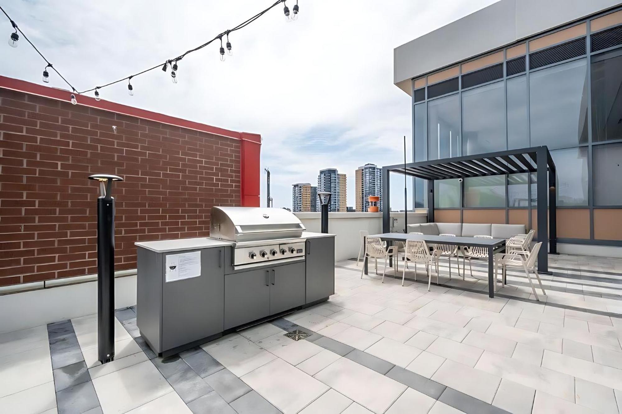 키치너 Luxury 1Br King Bed Unit - Private Balcony 아파트 외부 사진